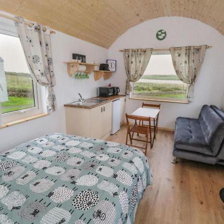 The Snuggly Sheep Shepherd Hut Farm Stay Ballyshannon Exteriér fotografie