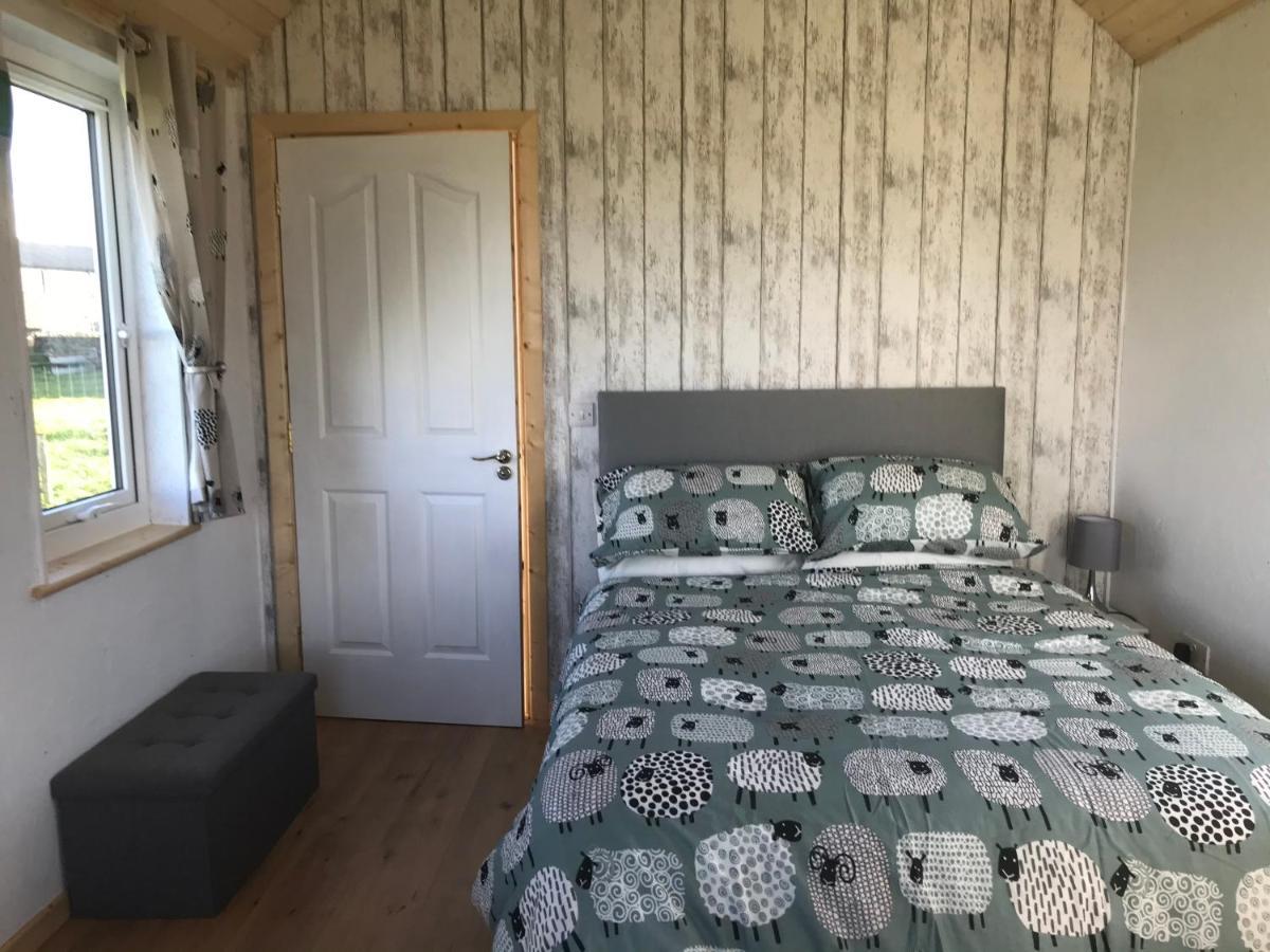 The Snuggly Sheep Shepherd Hut Farm Stay Ballyshannon Exteriér fotografie