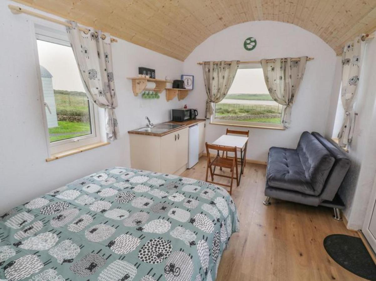 The Snuggly Sheep Shepherd Hut Farm Stay Ballyshannon Exteriér fotografie
